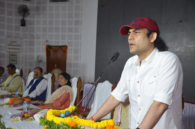 aazaad awarded by vice chancellor, kashi vidyapith