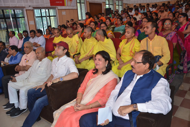 aazaad awarded by vice chancellor, kashi vidyapith