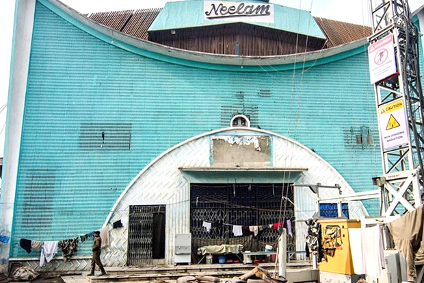 #Article370Scrapped Dear Narendra Modi, now please restart cinema halls and ease the process of shooting in Kashmir