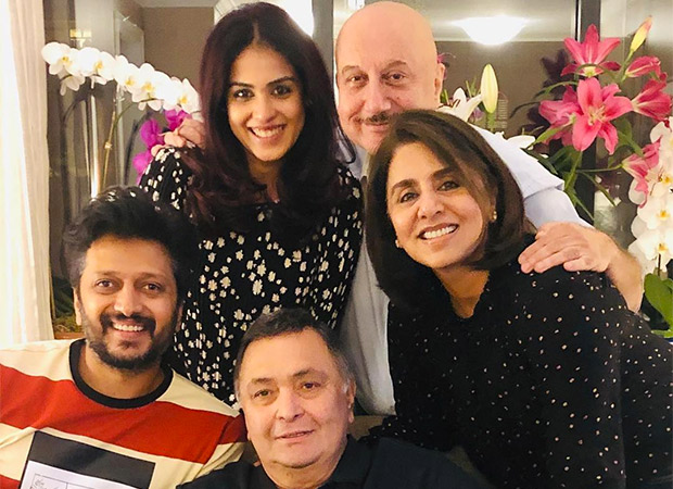 Countdown begins! Rishi Kapoor and Neetu Kapoor pose happily with Riteish and Genelia Deshmukh and Anupam Kher
