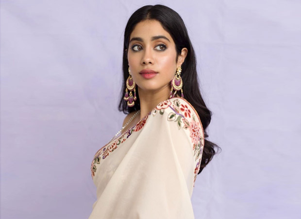 Janhvi Kapoor proves that beauty lies in simplicity as she dons an elegant Tarun Tahiliani saree