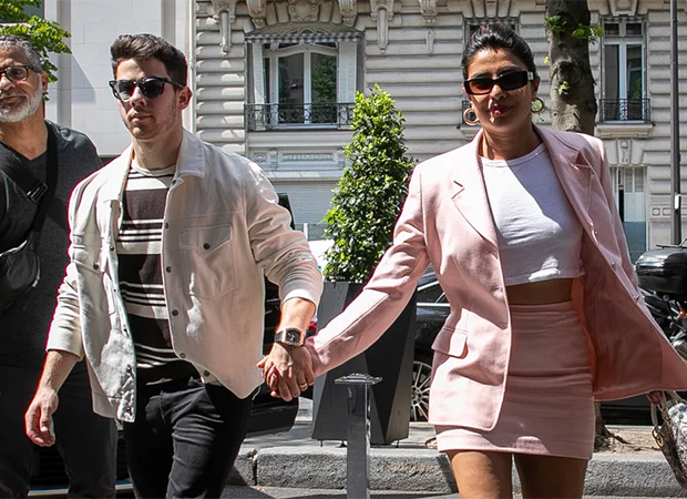 Nick Jonas gestures to Priyanka during his concert; video goes viral