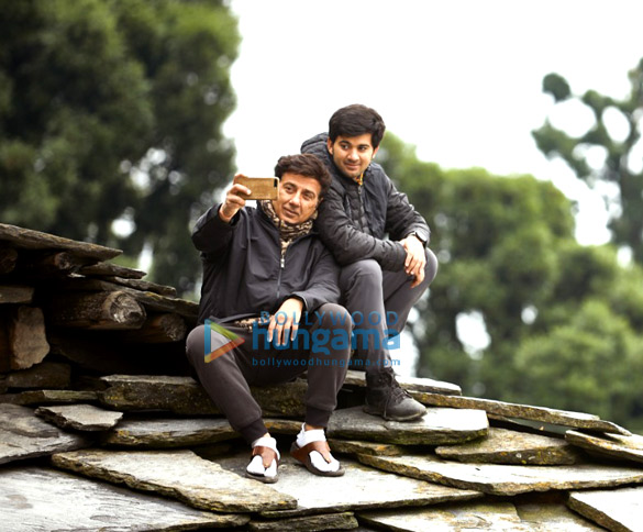 Salman Khan, Shah Rukh Khan, Varun Dhawan and others welcome Sunny Deol’s son Karan Deol into Bollywood On The Sets Of The Movie Pal Pal Dil Ke Paas
