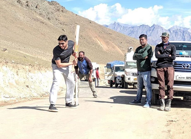 Sidharth Malhotra enjoys a fun game of cricket on the sets of Shershaah