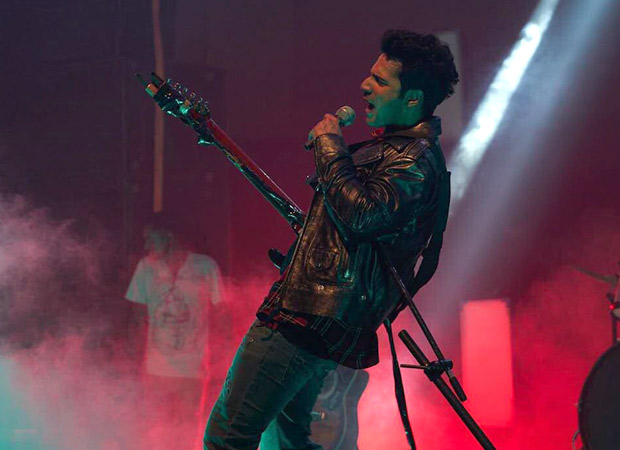 Varun Dhawan brings out the rockstar in him and we can’t stop fangirling!