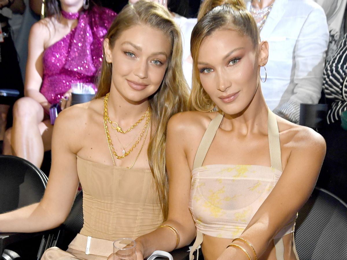 Bella & Gigi Hadid Wore Matching Sister Manicures To The VMAs