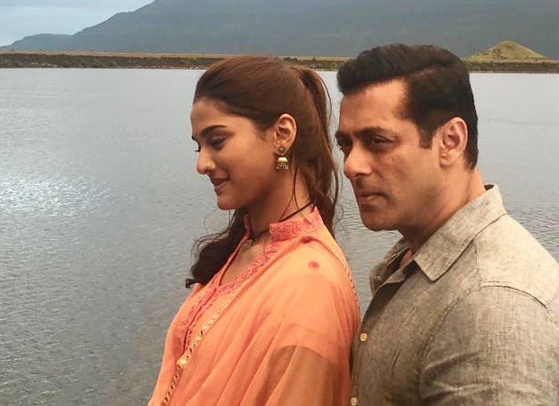 Salman Khan shares a dreamy picture from the sets of Dabangg 3 with Saiee Manjrekar!