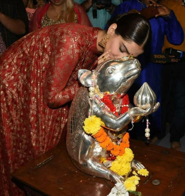 Sonam Kapoor visits Andheri Cha Raja to seek blessing from Lord Ganesha for The Zoya Factor