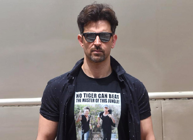 The War of t-shirts between Hrithik Roshan and Tiger Shroff just got better!