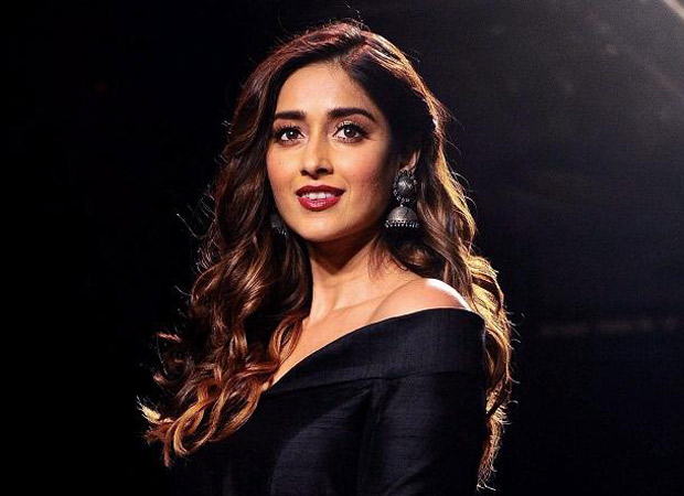 Ileana D’Cruz expresses concern over waking up with “mysterious bumps and bruises” on her legs