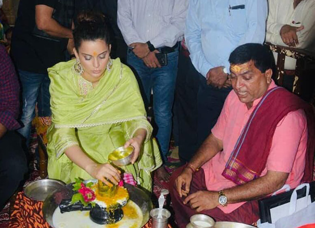 kangana ranaut looks angelic as she offers prayers at the somnath temple