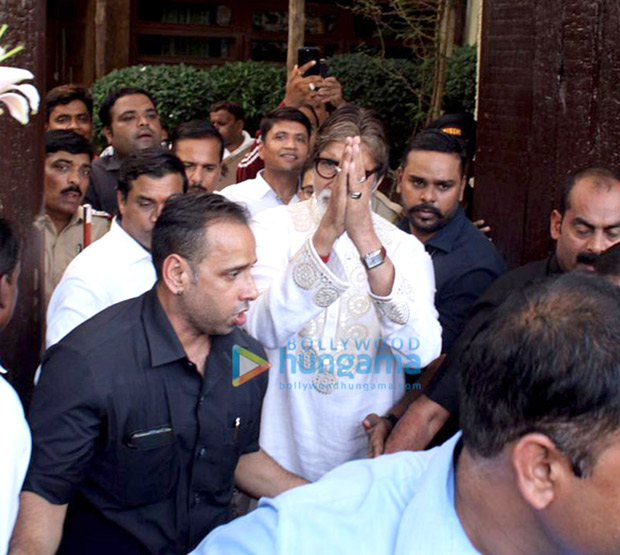 amitabh bachchan meets fans outside his residence on 77th birthday, see photos