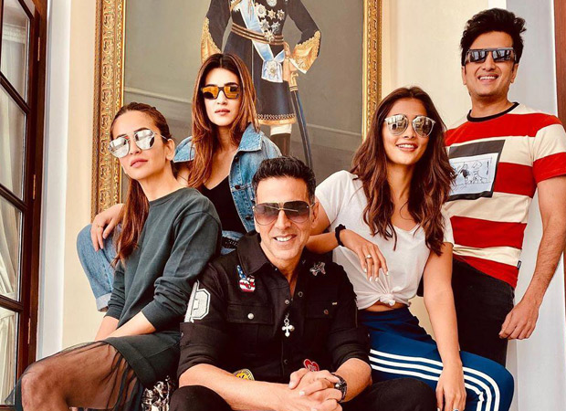 Housefull 4: Akshay Kumar CRIES while his co-stars jam to Punjabi songs!