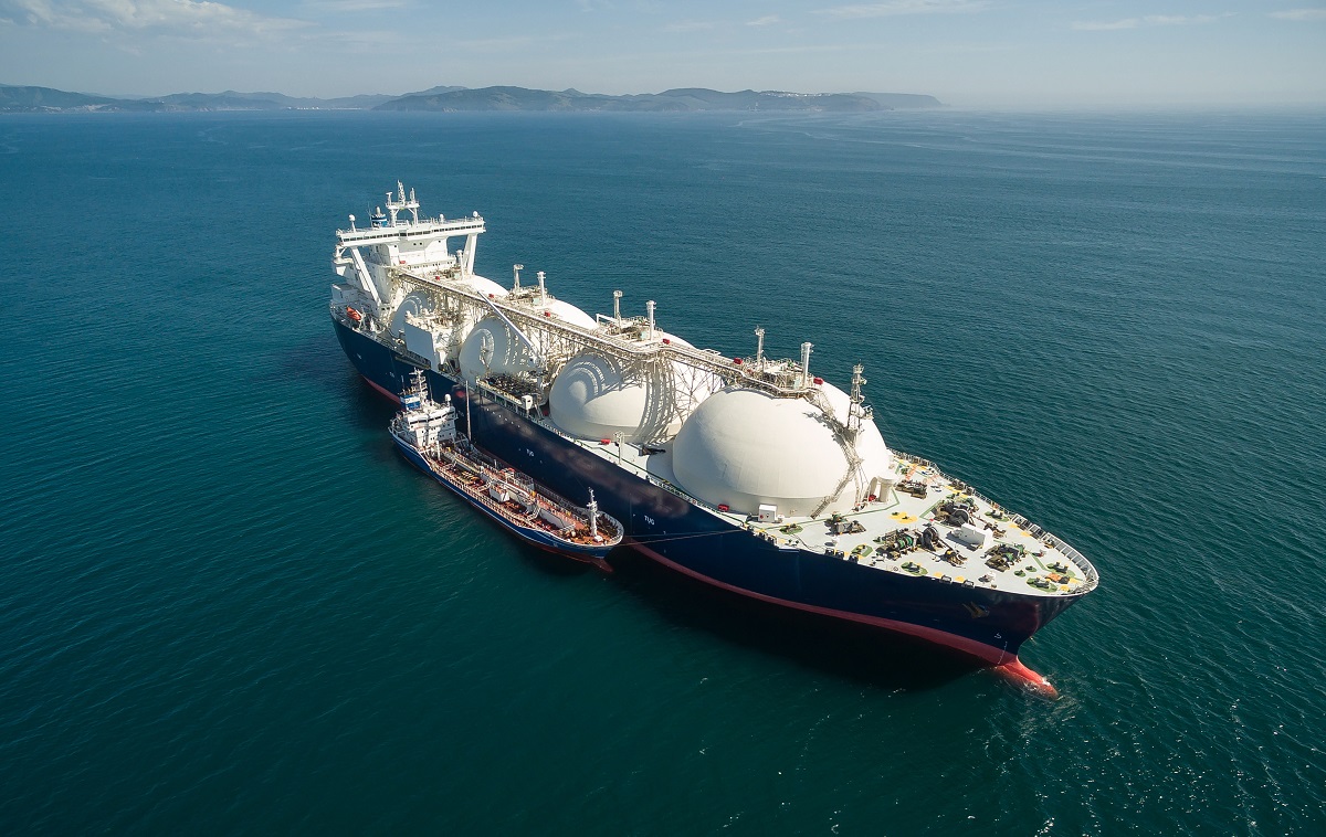 A small tanker on the roadstead bunkers a large LNG tanker.