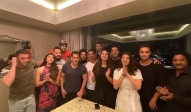 Salman Khan and his Da-Bangg tour team wish Shah Rukh Khan on his 54th birthday