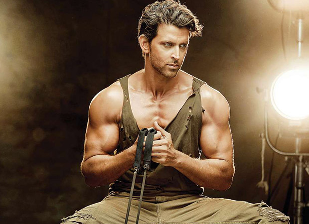 Watch: Hrithik Roshan made everybody groove on the tunes of Ghungroo