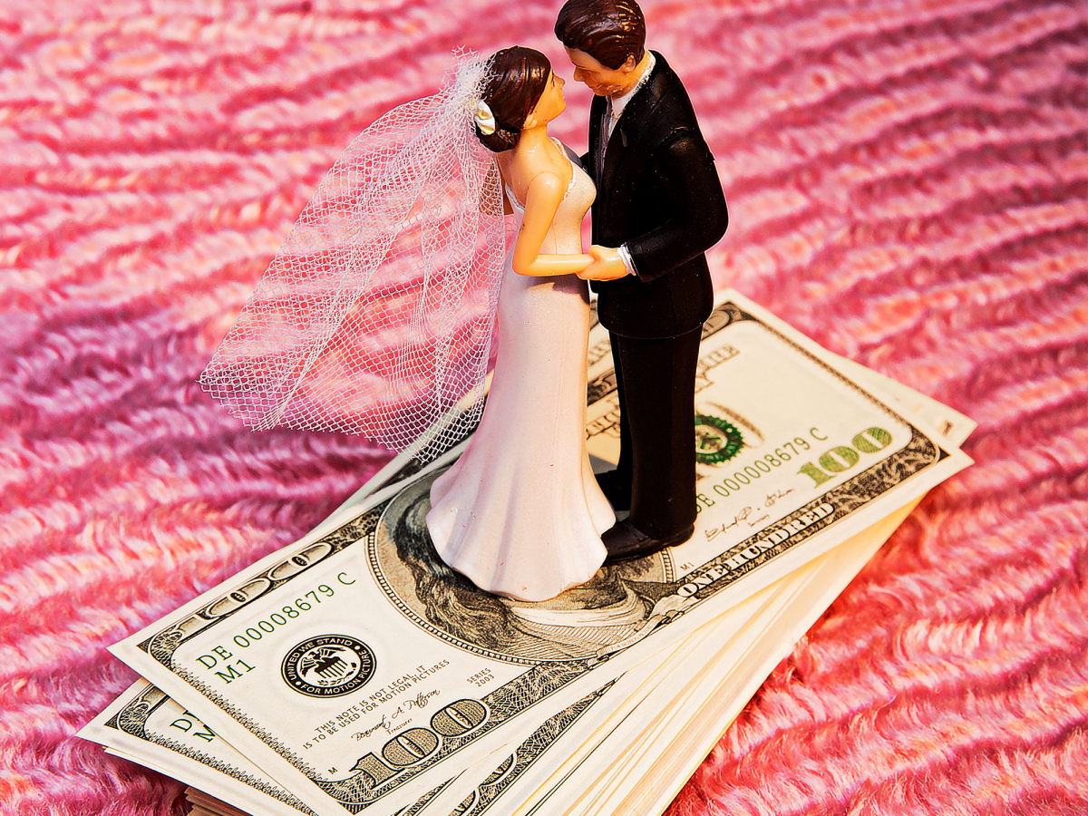 Women Who Paid Weddings,