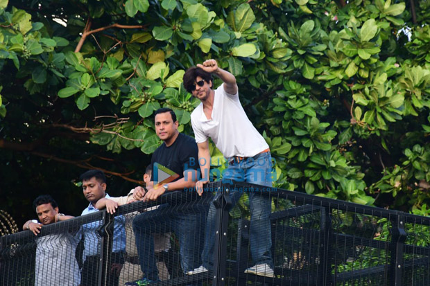happy birthday shah rukh khan: actor greets fans with his signature pose outside mannat