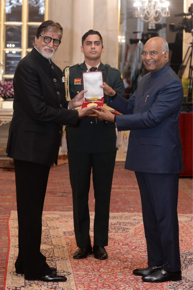 Amitabh Bachchan receives Dadasaheb Phalke Award from President Ram Nath Kovind in New Delhi