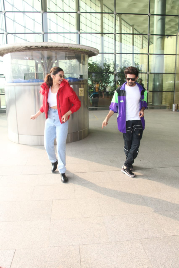 pictures: kartik aaryan and deepika padukone have a dance off on ‘dheeme dheeme’ at the airport!