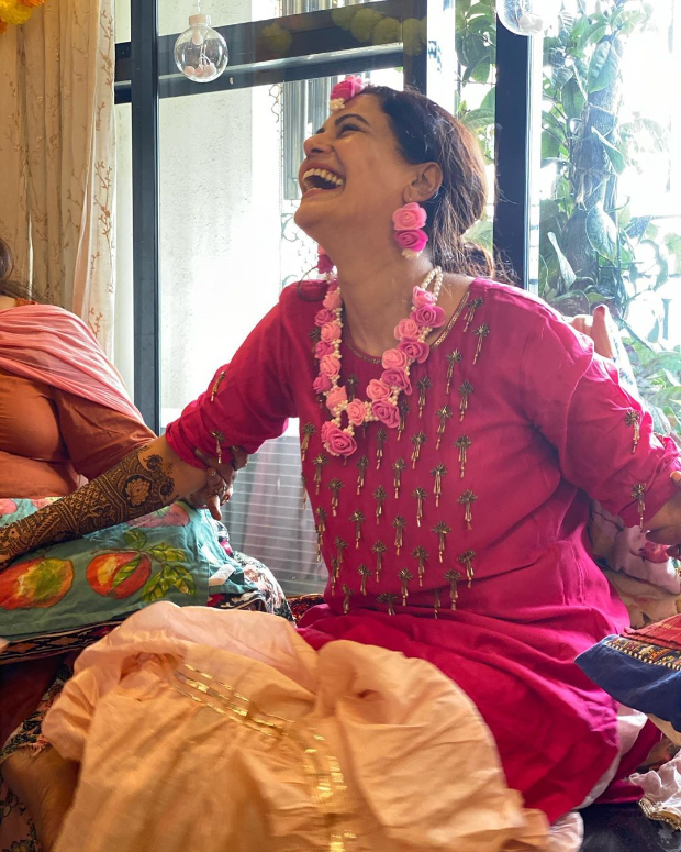 Jassi Jaissi Koi Nahin actress Mona Singh looks radiant in pink during her mehendi ceremony, Gaurav Gera attends the wedding festivities