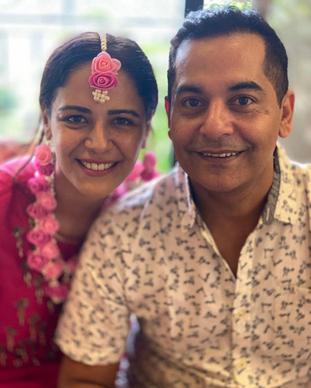 Jassi Jaissi Koi Nahin actress Mona Singh looks radiant in pink during her mehendi ceremony, Gaurav Gera attends the wedding festivities