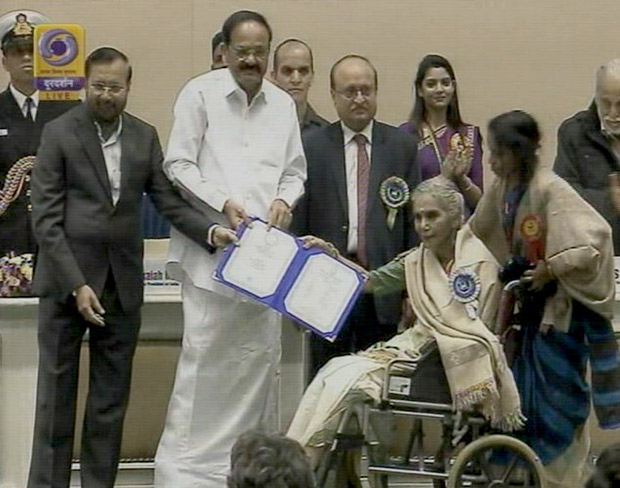 66th national awards: akshay kumar, ayushmann khurrana, vicky kaushal receive their honours