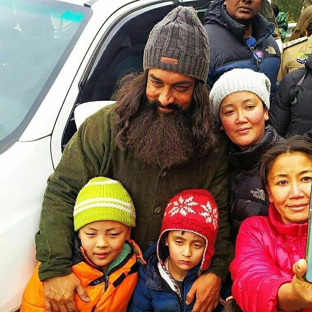 Laal Singh Chaddha: Aamir Khan greets fans during Himachal shoot 