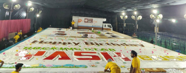 fans to celebrate superstar yash’s birthday by cutting a 5000-kg cake, installing 216-feet tall cutout