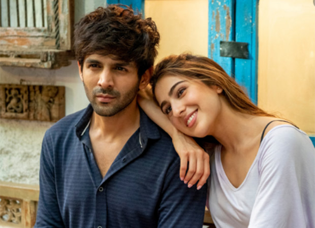 sara ali khan takes the driver’s seat and kartik aaryan is nervous! see photo