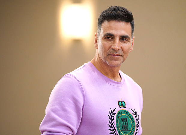 Watch: Akshay Kumar rehearses on Bala from Hosefull 4 for the Filmfare night