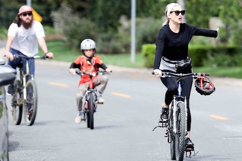 kate hudson can’t stop pedaling