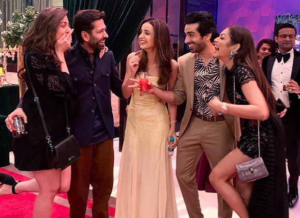 Sanaya Irani, Mohit Sehgal, Dhrashti Dhami, Nakuul Mehta and wife Jankee are all smiles in these wholesome pictures!