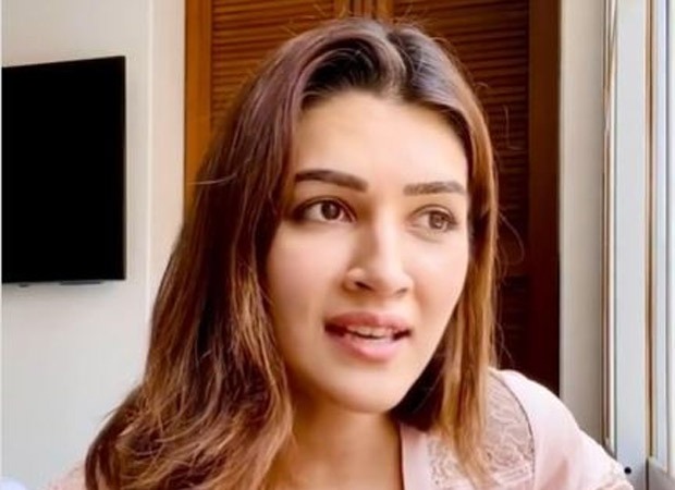 Kriti Sanon accepts the antakshari challenge; sings Asha Bhosle’s ‘Isharon Isharon Mein’