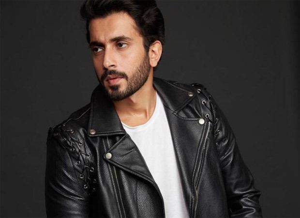 Sunny Singh gives his audience important tips to work out at home!