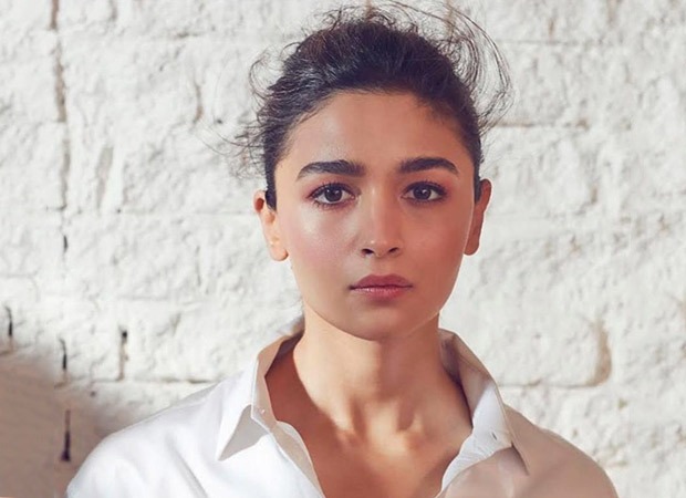 alia bhatt turns photographer during a video call with her bffs
