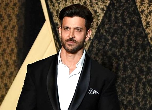 Hrithik Roshan expresses gratitude by delivering hand sanitizers to on-duty Mumbai Police 