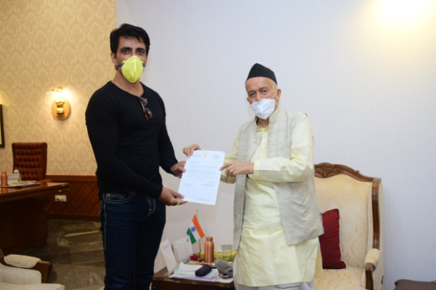 Sonu Sood meets Maharashtra Governor Bhagat Singh Koshyari, discusses his work for migrant labourers