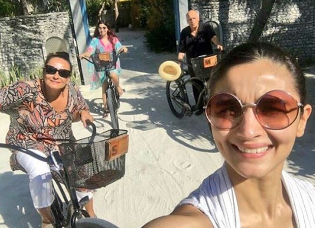 Throwback: Alia Bhatt captures a sun-kissed family selfie as she goes cycling with Mahesh Bhatt, Soni Razdan and Shaheen Bhatt