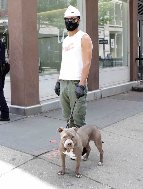 justin theroux checks out what’s left of the neighborhood