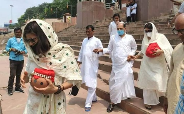 sushant singh rajput’s family immerses his ashes in the ganges