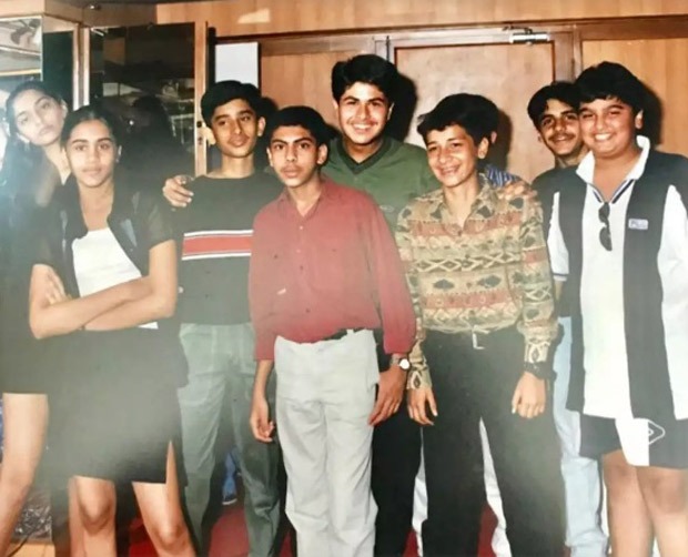 This old photo features Sonam Kapoor and Arjun Kapoor, can you spot them? 