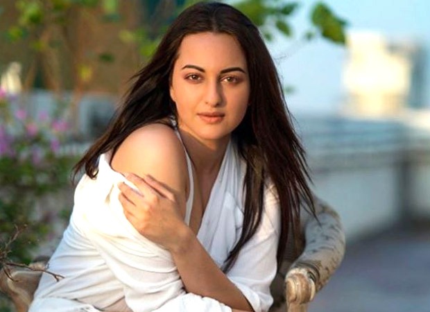 Sonakshi Sinha talks about staying away from Twitter; takes a dig at Kangana Ranaut