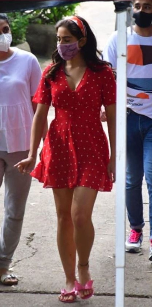 sara ali khan looks stunning in these pictures from the sets as she resumes work