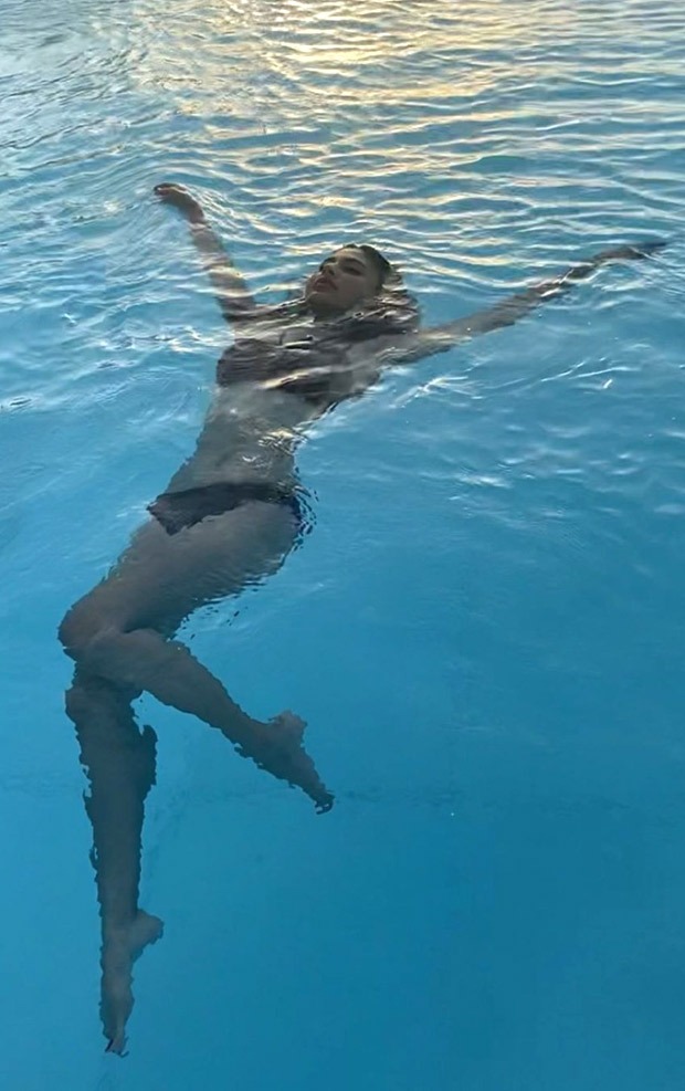 Mouni Roy sizzles in black bikini as she goes swimming 