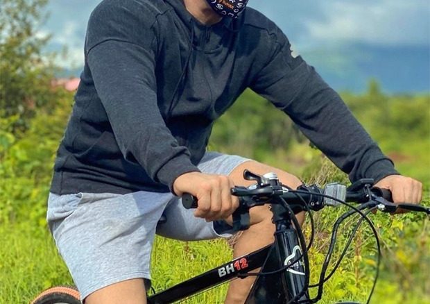 salman khan goes cycling wearing a mask, reminds everyone to stay safe