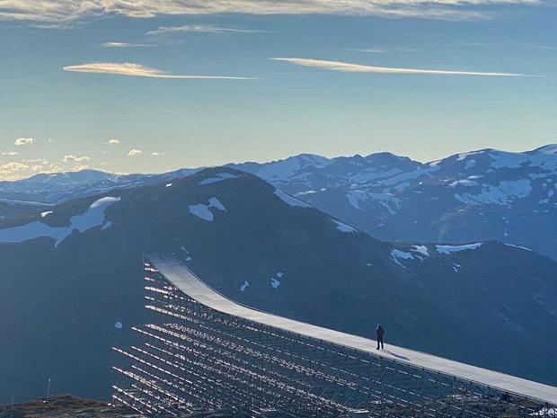 Tom Cruise blocks fight sequence while wearing a mask, Christopher McQuarrie shares first picture from Mission Impossible 7 in Norway