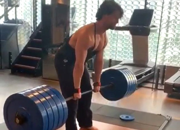 Tiger Shroff is an inspiration as he does a 220 kg deadlift ; watch