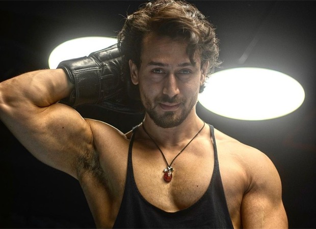 Tiger Shroff treats the fans with the acoustic version of 'Unbelievable'
