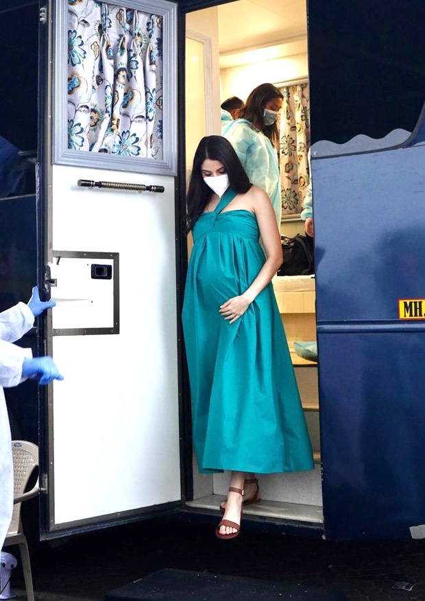 Pregnant Anushka Sharma glows in green gown, starts shooting for an ad!